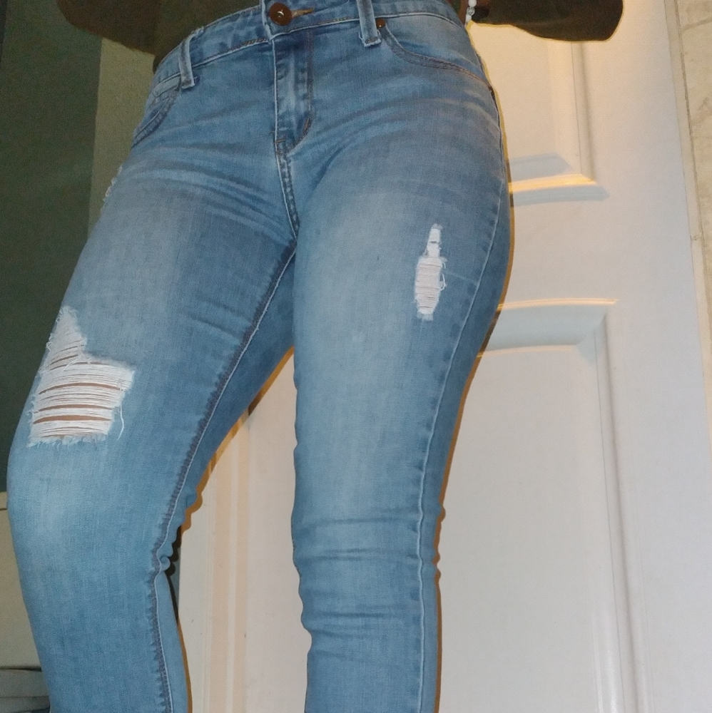 Cute gogo rjpped jeans usa !